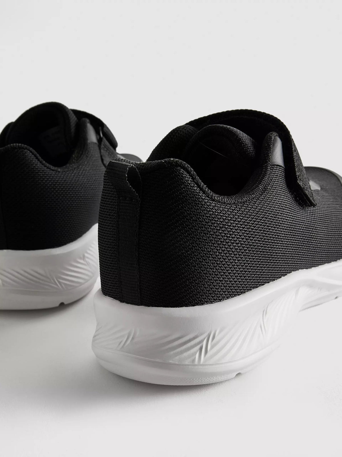 Low-Top Trainers