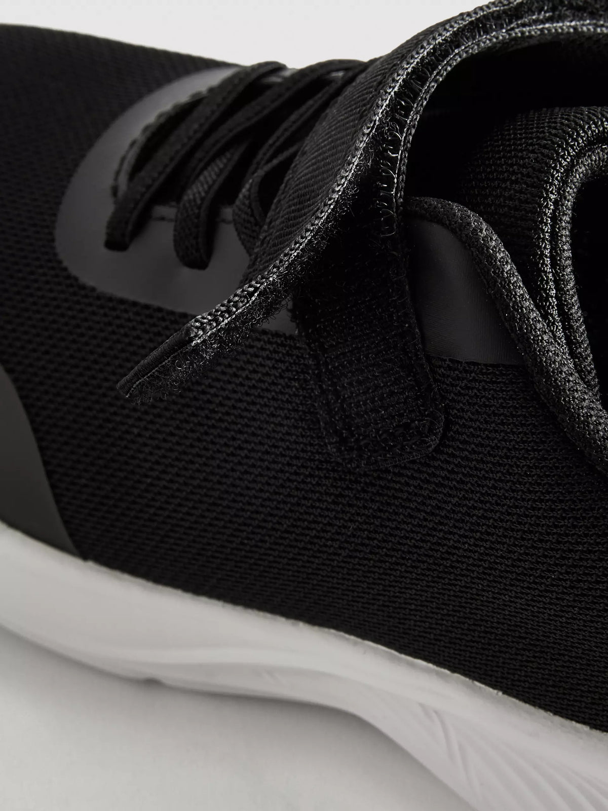 Low-Top Trainers