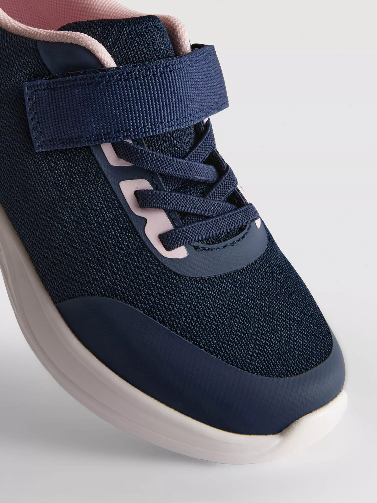 Low-Top Trainers